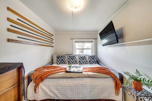 Ferros/tábuas de passar roupa, berço de viagem, Wi-Fi, roupa de cama