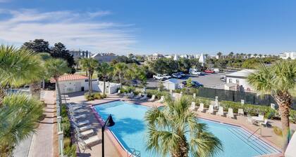 Walkable Condo w/ Pool Btwn Rosemary & Alys Beach!