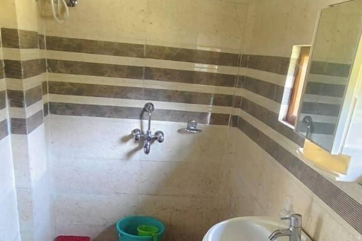 Ducha, toallas, jabón, shampoo