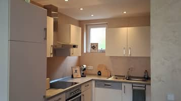 Réfrigérateur, four, plaque de cuisson, lave-vaisselle