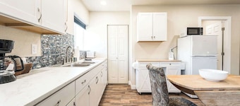 #StayinMyDistrict Private Studio Close to Downtown