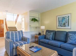 TV - Comfortable Family Two Bedroom Townhouse (Hilton Head Island)