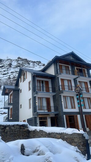 Front of property - The Bulevar-Whispering Willow (Lahul)