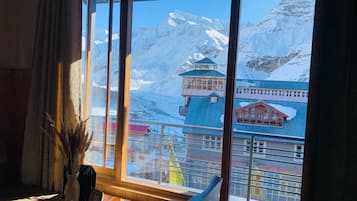 Chambre Double Luxe, 1 très grand lit, balcon, vue montagne | Literie de qualité supérieure, décoration personnalisée