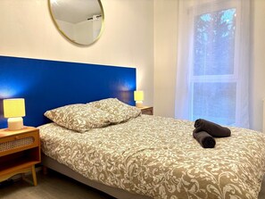 2 bedrooms, iron/ironing board, Internet, bed sheets