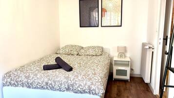 1 bedroom, desk, iron/ironing board, internet