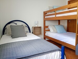 Strykjärn/strykbräda, wi-fi och sängkläder