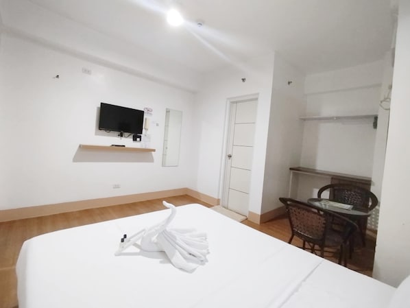 Superior Room, 1 Bedroom | Individually furnished, desk, free WiFi, bed sheets