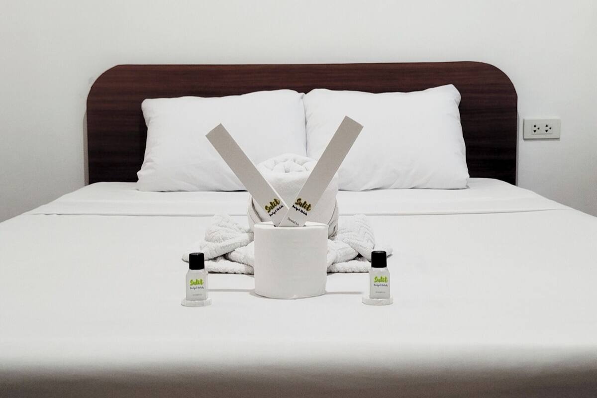 Habitación doble estándar | Muebles diferentes, escritorio, wifi gratis y ropa de cama