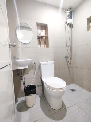 Standard-Doppelzimmer | Badezimmer