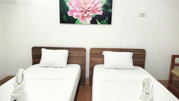 Quarto casal ou duplo standard, para não fumantes, sacada | 1 quarto, individualmente mobiliados, escrivaninha, Wi-Fi de cortesia