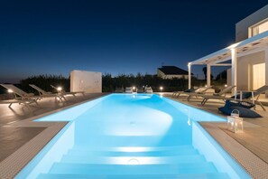 A heated pool - Modern Villa with pool offering stylish interiors and stunning view on the count (Modica)