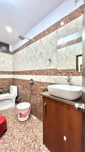 Deluxe Double Room, City View | Bathroom | Shower, free toiletries, hair dryer, slippers