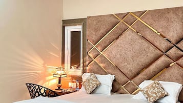 Doppia Deluxe, vista città | Una scrivania, postazione laptop, insonorizzazione, ferro/asse da stiro