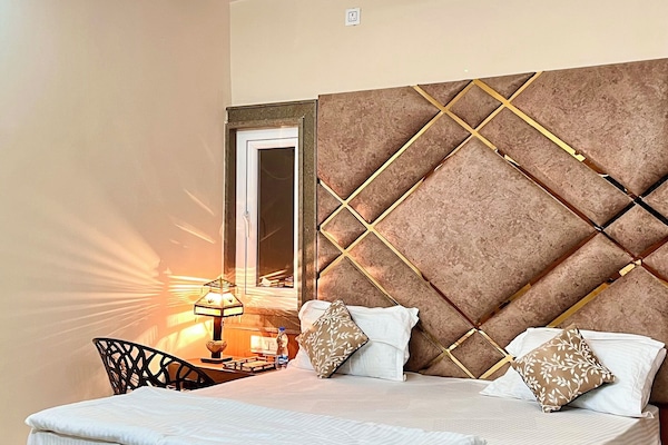 Deluxe Double Room, City View | Desk, laptop workspace, soundproofing, iron/ironing board
