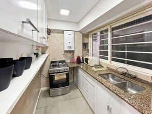 Fridge, microwave, oven, stovetop - Ayres Duplex Suites Nuñez Cochera (Buenos Aires)