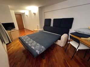 1 chambre, fer et planche à repasser, lit parapluie, Wi-Fi