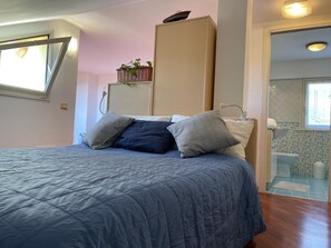 1 chambre, fer et planche à repasser, lit parapluie, Wi-Fi