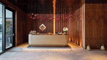 Turkish bath, aromatherapy, Thai massages, beach massages, facials