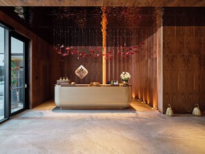 Turkish bath, aromatherapy, Thai massages, beach massages, facials