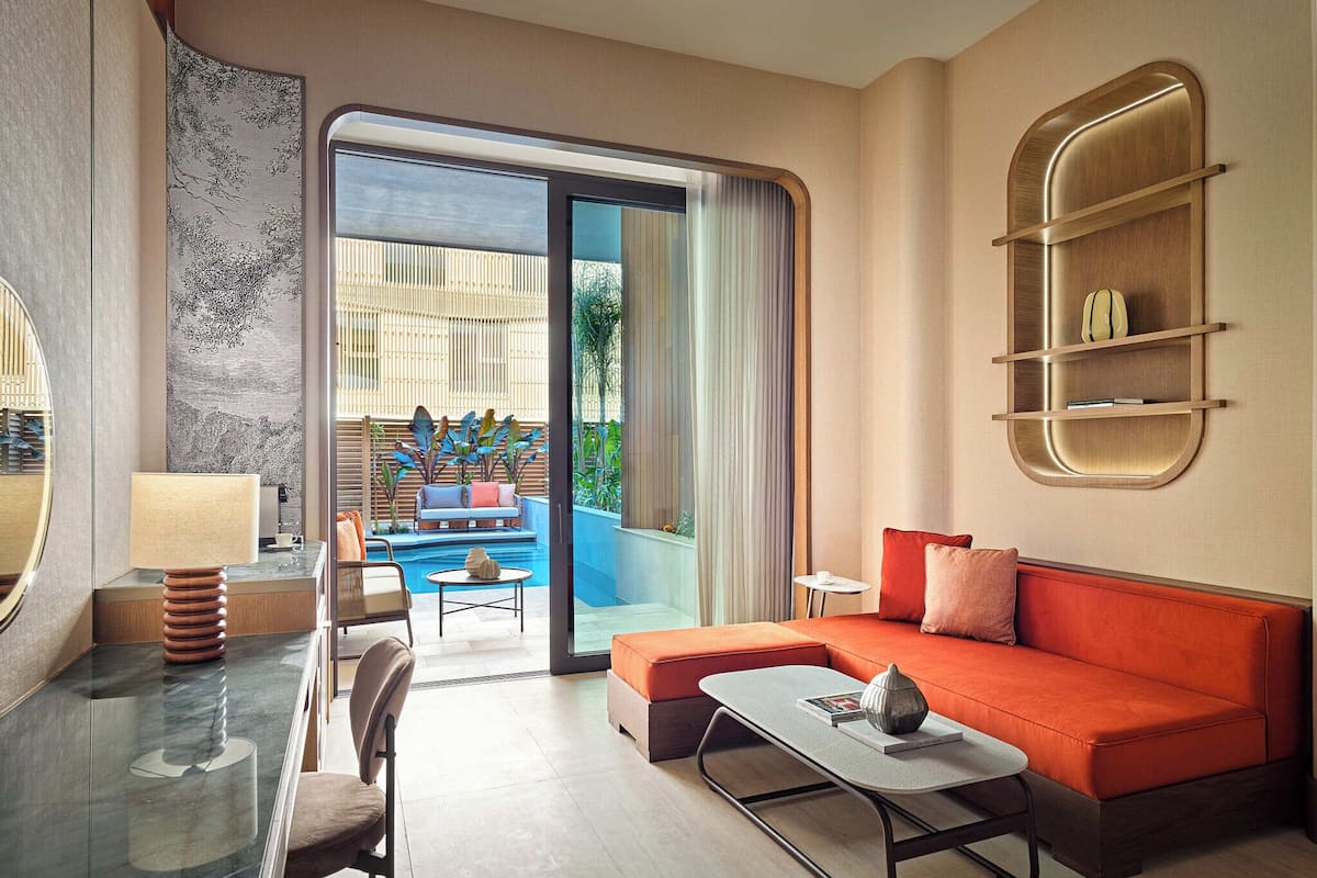 Premium bedding, free minibar, in-room safe, desk