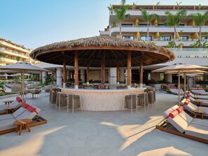 8 bars/lounges, lobbylounge, lobbylounge