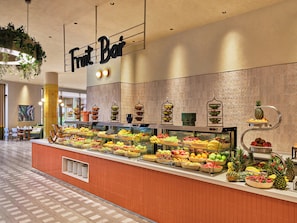 Free daily buffet breakfast