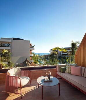 Big Family Room | เครื่องนอนระดับพรีเมียม, มินิบาร์ฟรี, ตู้นิรภัยในห้องพัก, โต๊ะทำงาน