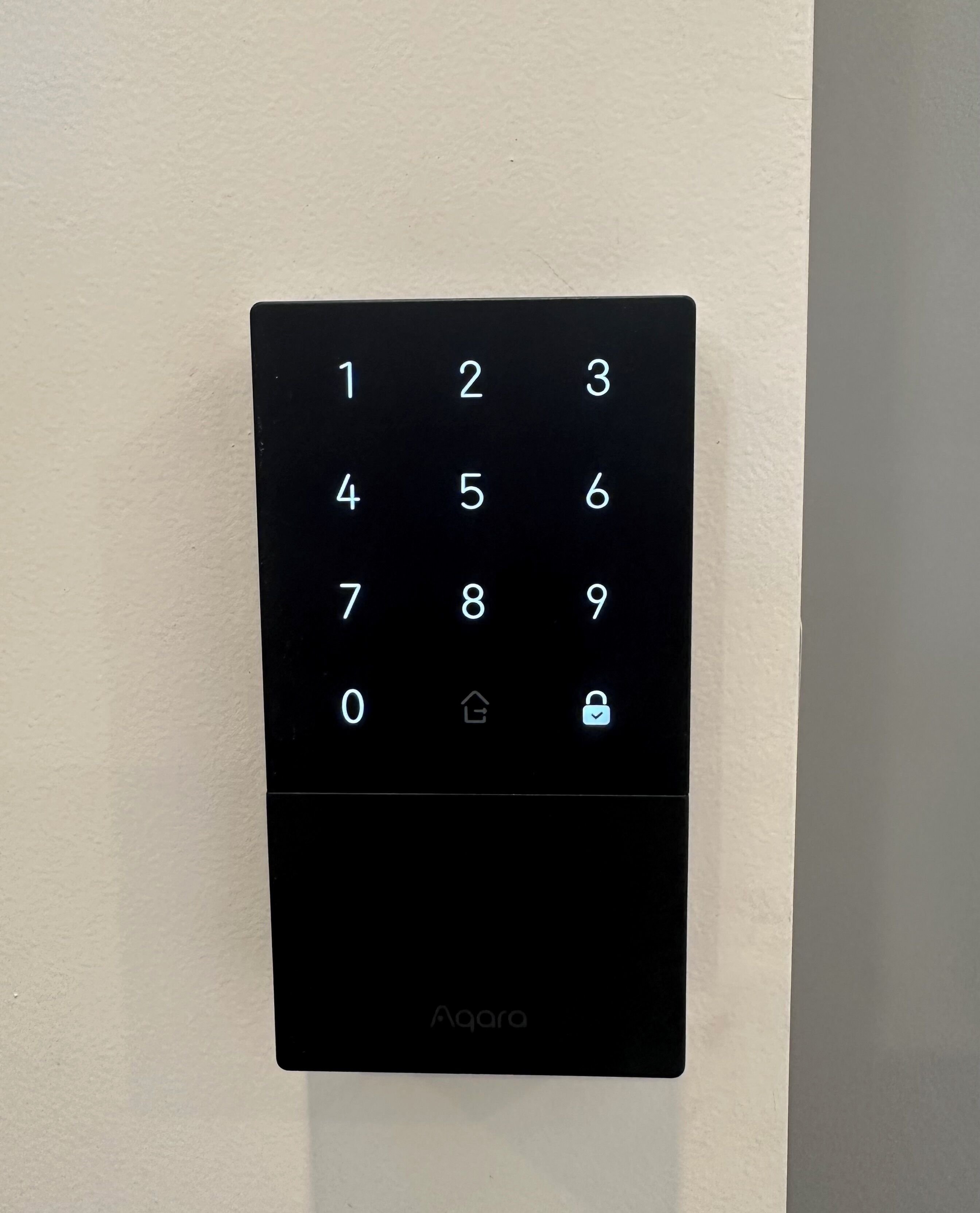 A black keypad lock with a numeric keypad and a lock symbol, branded "Agara."