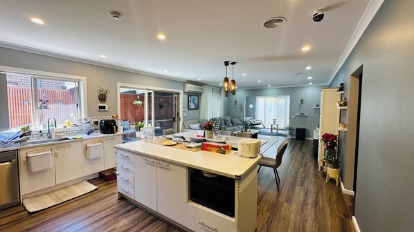 المنشأة من الداخل