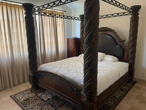 3 bedrooms, desk, iron/ironing board, WiFi