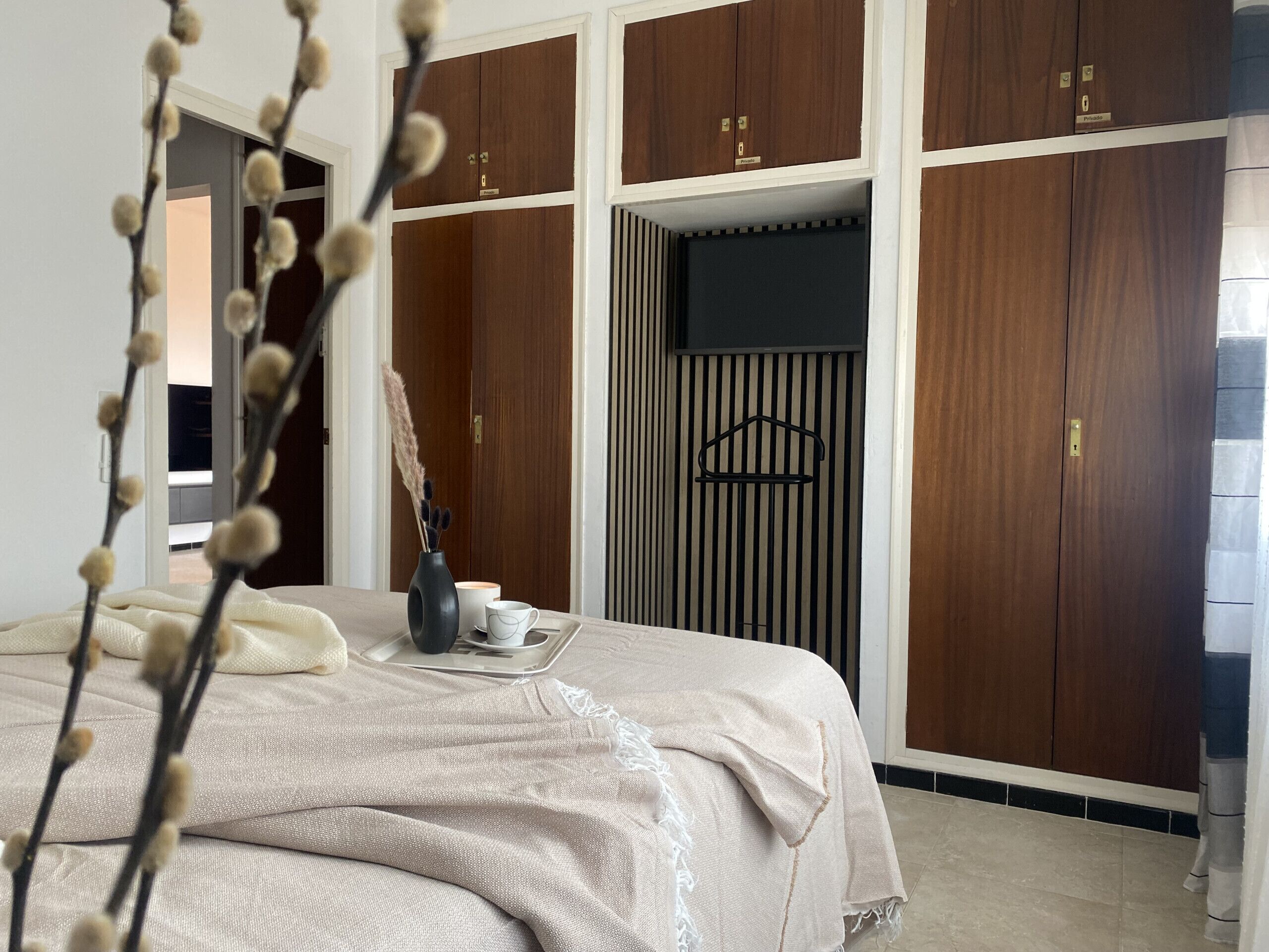 3 slaapkamers, een strijkplank/strijkijzer, gratis wifi, beddengoed