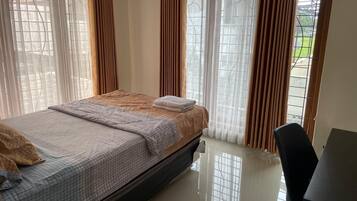 Villa, Garden View | 5 bedrooms, soundproofing, iron/ironing board, free WiFi