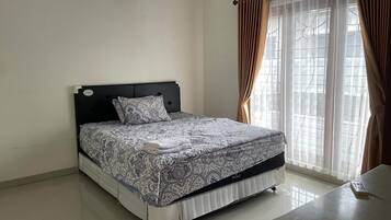 Villa, Garden View | 5 bedrooms, soundproofing, iron/ironing board, free WiFi