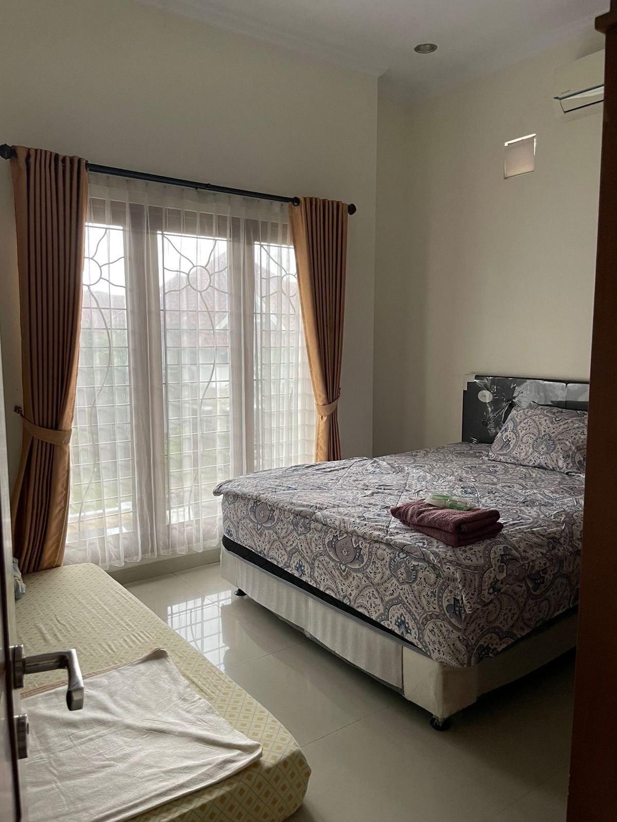 Villa, Garden View | 5 bedrooms, soundproofing, iron/ironing board, free WiFi