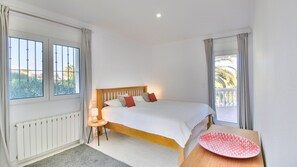 3 bedrooms, iron/ironing board, free WiFi, bed sheets - Villa with views in Denia all inclusive (Denia)