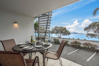 Paihia Beach Front 2 bedroom Apartment