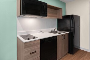 Desk, laptop workspace, free WiFi, bed sheets - ECHO Suites Extended Stay by Wyndham Houston Pasadena Fwy Pl  (Pasadena)