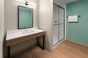 Room, 1 Queen Bed, Non Smoking | Bathroom | Towels, toilet paper - ECHO Suites Extended Stay by Wyndham Houston Pasadena Fwy Pl  (Pasadena)