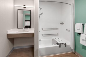 Room, 2 Queen Beds, Non Smoking | Bathroom | Towels, toilet paper - ECHO Suites Extended Stay by Wyndham Houston Pasadena Fwy Pl  (Pasadena)