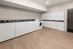 Laundry room - ECHO Suites Extended Stay by Wyndham Houston Pasadena Fwy Pl  (Pasadena)