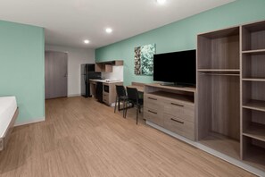 Desk, laptop workspace, free WiFi, bed sheets - ECHO Suites Extended Stay by Wyndham Houston Pasadena Fwy Pl  (Pasadena)