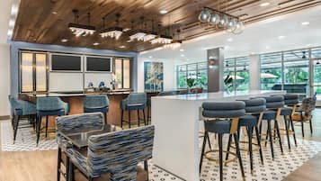 Petit déjeuner et dßner servis sur place