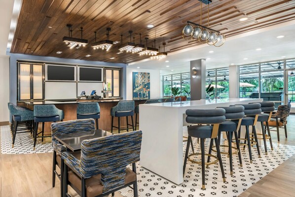 Breakfast and dinner served - Cambria Hotel Tampa-Brandon (Tampa)