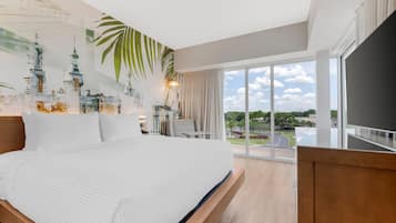 Elite Suite, 1 King Bed with Sofa bed, Non Smoking