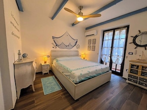 1 chambre, fer et planche à repasser, lit de bébé portatif, Wi-Fi