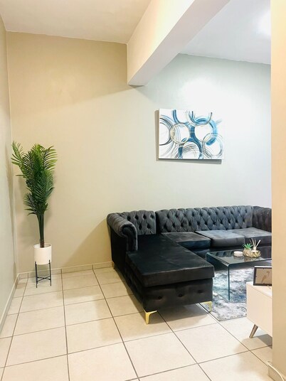 Alice's Place -Power Back Up- Pool & Cinema & More in vibrant Johannesburg