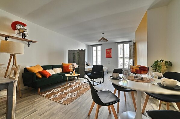 Dining - Ave César - City Center, 4K TV, Gallo-Roman, Netflix (Saintes)
