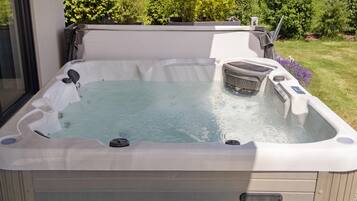 Bañera de hidromasaje exterior