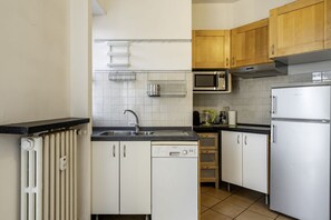 Refrigerador, microondas, parrilla de estufa y lavavajillas